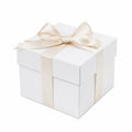 Geschenkbox 20 x 20 x 20 cm aus Karton Weiß mit cremefarbenem Satinband quadratisch